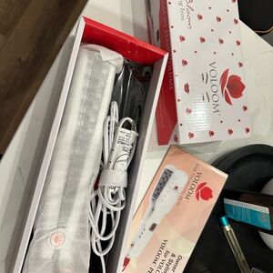 Voloom Hair Volumizing Iron in White 1.5in plate